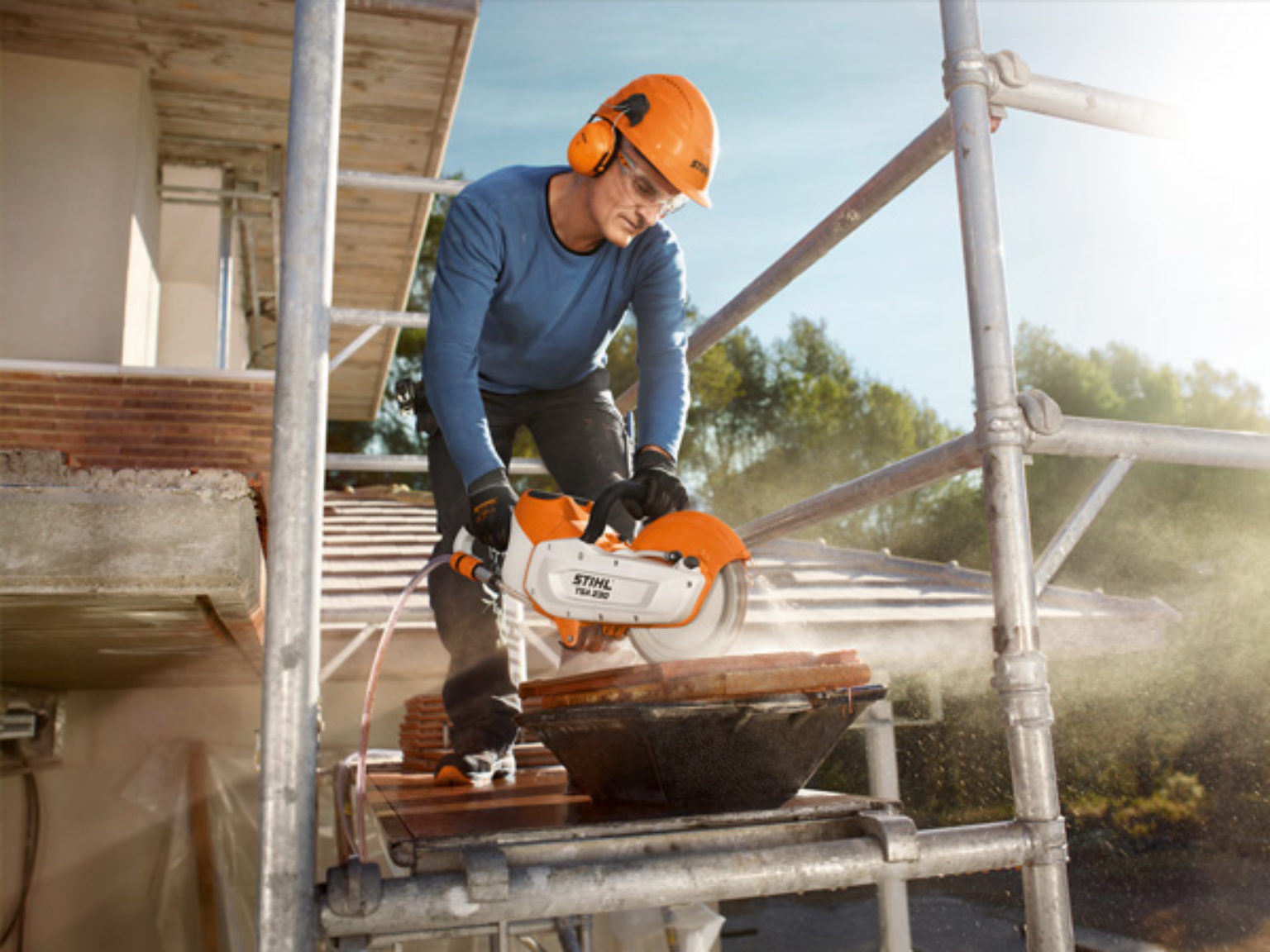 Stihl 1500 резчик железо. Аккумуляторный бензорез штиль. Штиль Бен отрезной. Бензопила Stihl шлифовальная.