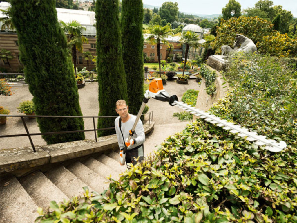 Cordless Long-Reach Hedgetrimmers