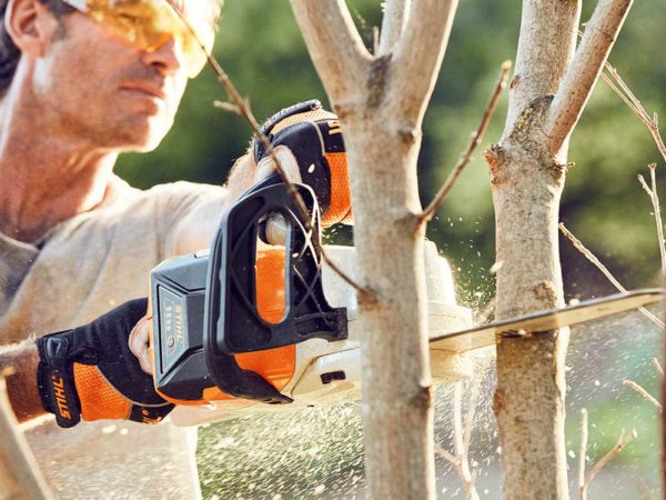 COMPACT Cordless Chainsaws