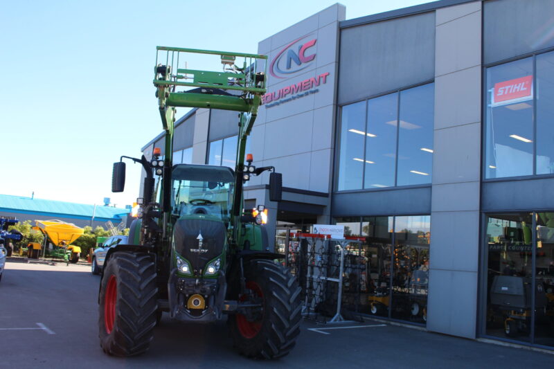 Fendt 718 Vario Tractor Inc 765 Frontend Loader - Image 7