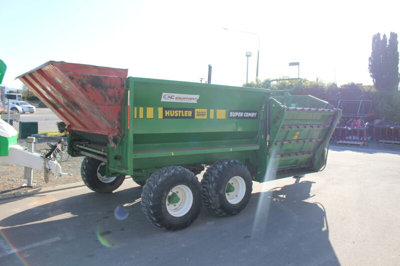 Hustler Super Comby Feedout Wagon c/w scales - Image 2