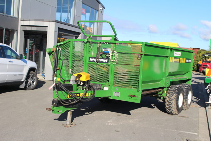 Hustler Super Comby Feedout Wagon c/w scales - Image 9