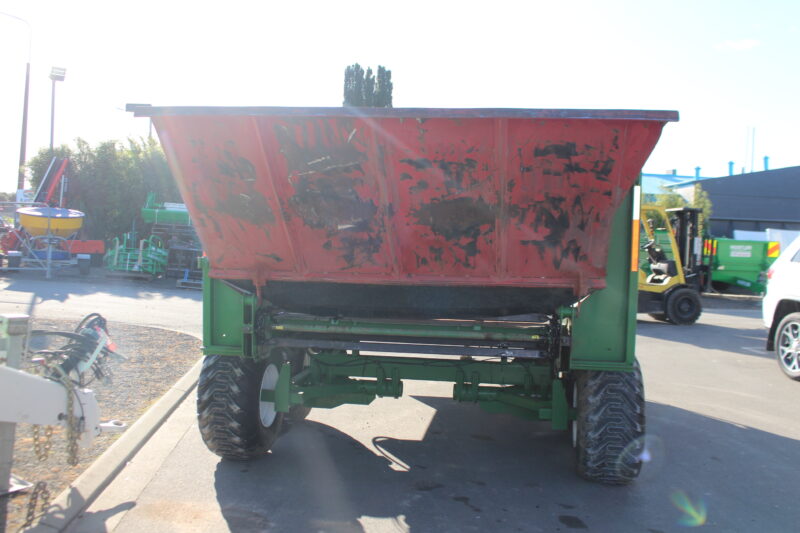 Hustler Super Comby Feedout Wagon c/w scales - Image 4