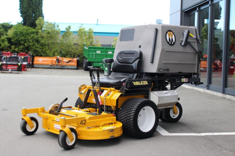 Walker MT23 GHS Tractor Unit 23hp DC42" Deck - Image 3