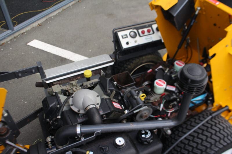 Walker MT23 GHS Tractor Unit 23hp 42" Deck - Image 4