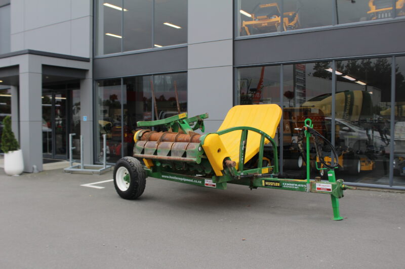 Hustler Chainless 4000 trailing bale feeder