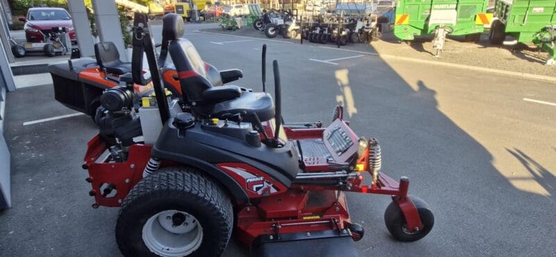 Ferris IS3200 Mower 37HP 61" Side Discharge Deck - Image 3
