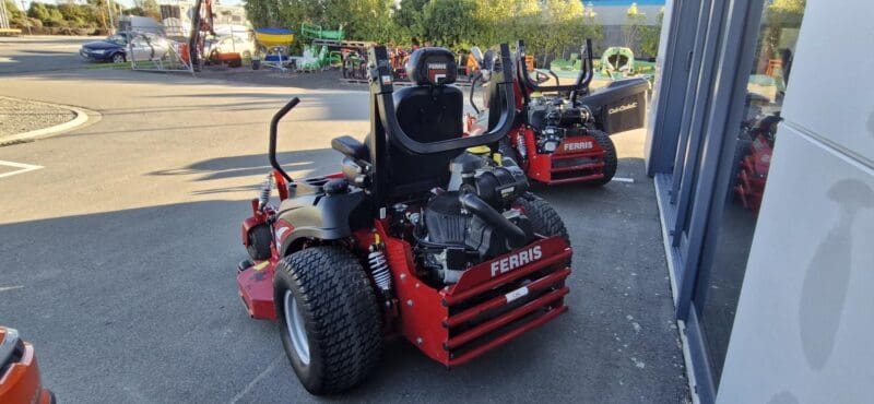 Ferris IS3200 Mower 37HP 61" Side Discharge Deck - Image 4