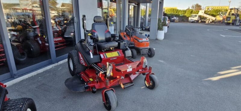 Ferris IS3200 Mower 37HP 61" Side Discharge Deck