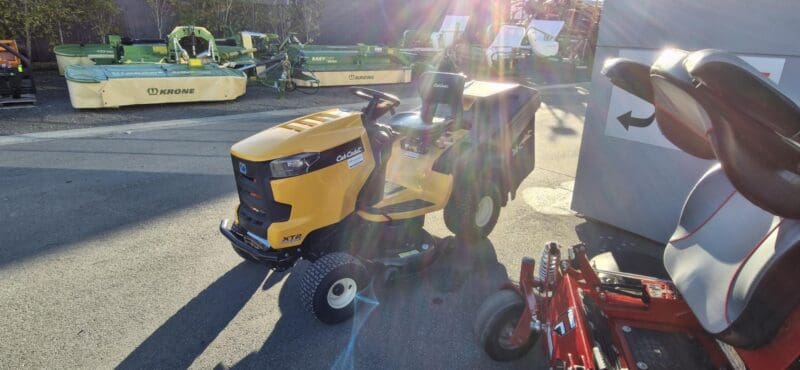 Cub Cadet 1023 XT2 Ride on Mower with Catcher - Image 3