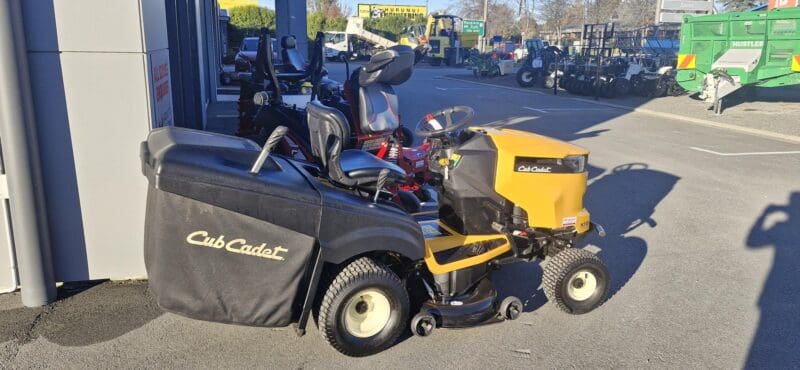 Cub Cadet 1023 XT2 Ride on Mower with Catcher - Image 7
