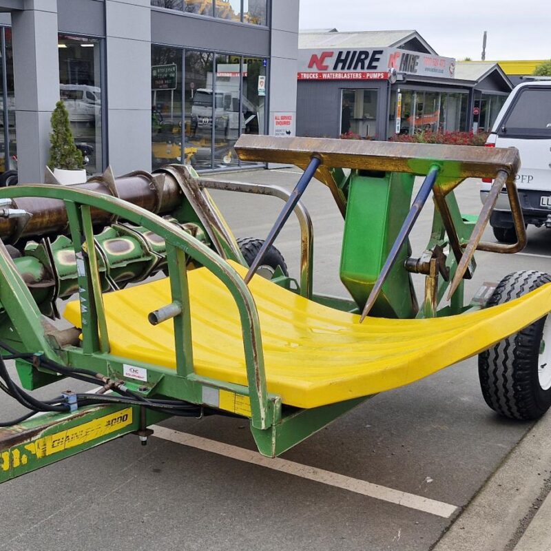 Hustler Chainless 4000 trailing bale-feeder