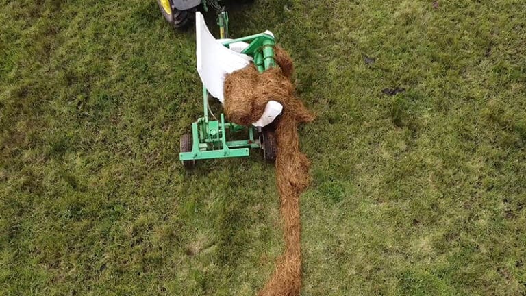 AaronWhiffen_Australia_ChainlessTX205_wJohnDeere_web-2