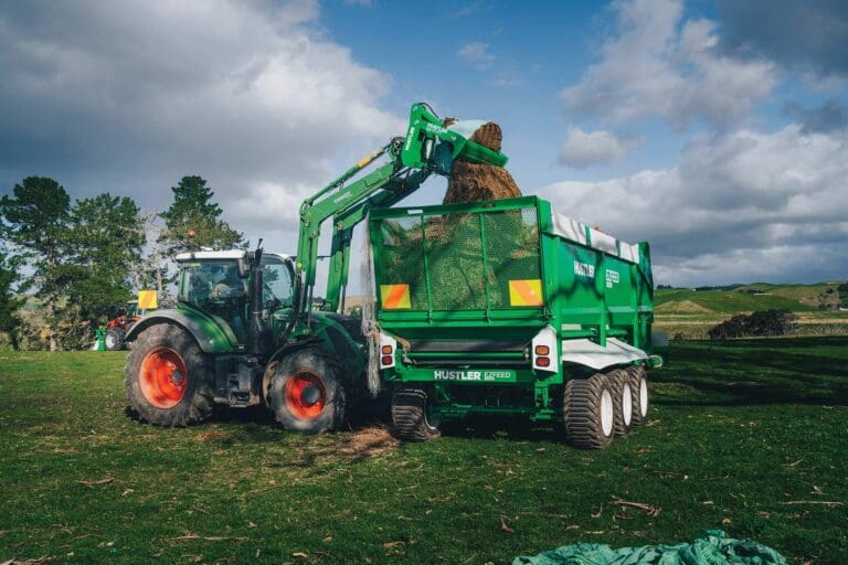 BaleSlice_cuttinginto_EzFeedSX210_web