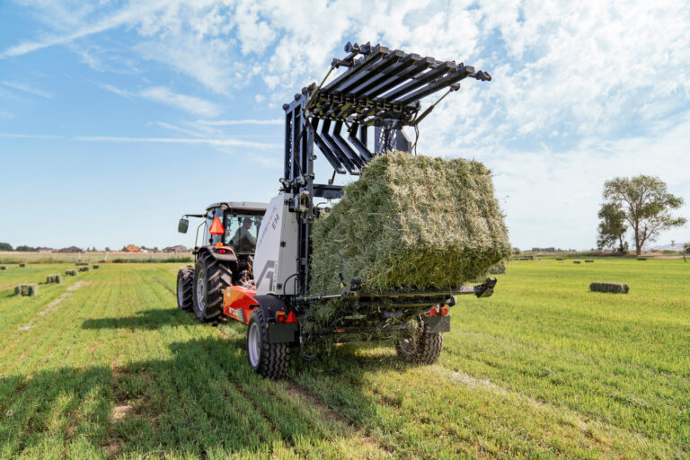 ARCUSIN-MultiPack-E14-Bale-Bundler-discharge